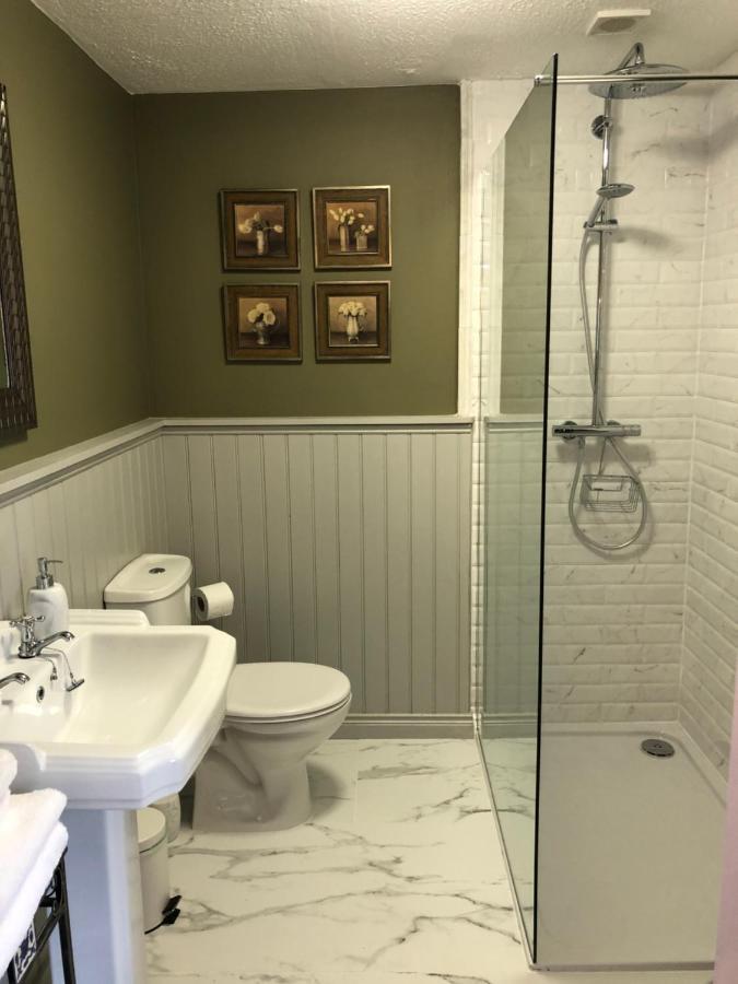 Danny Minnies Country house